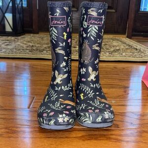 Joules x The Gruffalo rain boots. size UK2 US3 EU34. In gently used condition.
